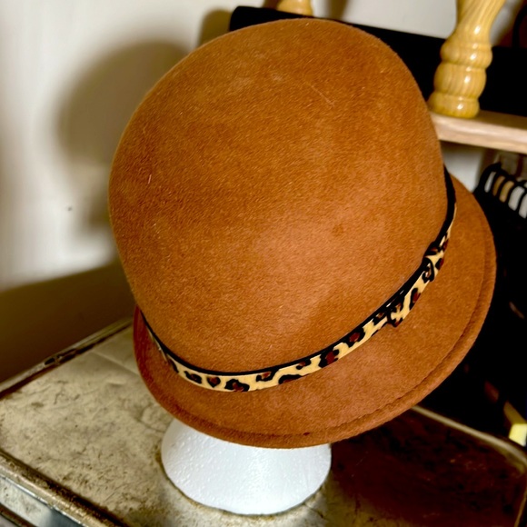 Women’s 100% Wool Winter Bucket Hat with Animal Print Hat Band - Picture 3 of 3